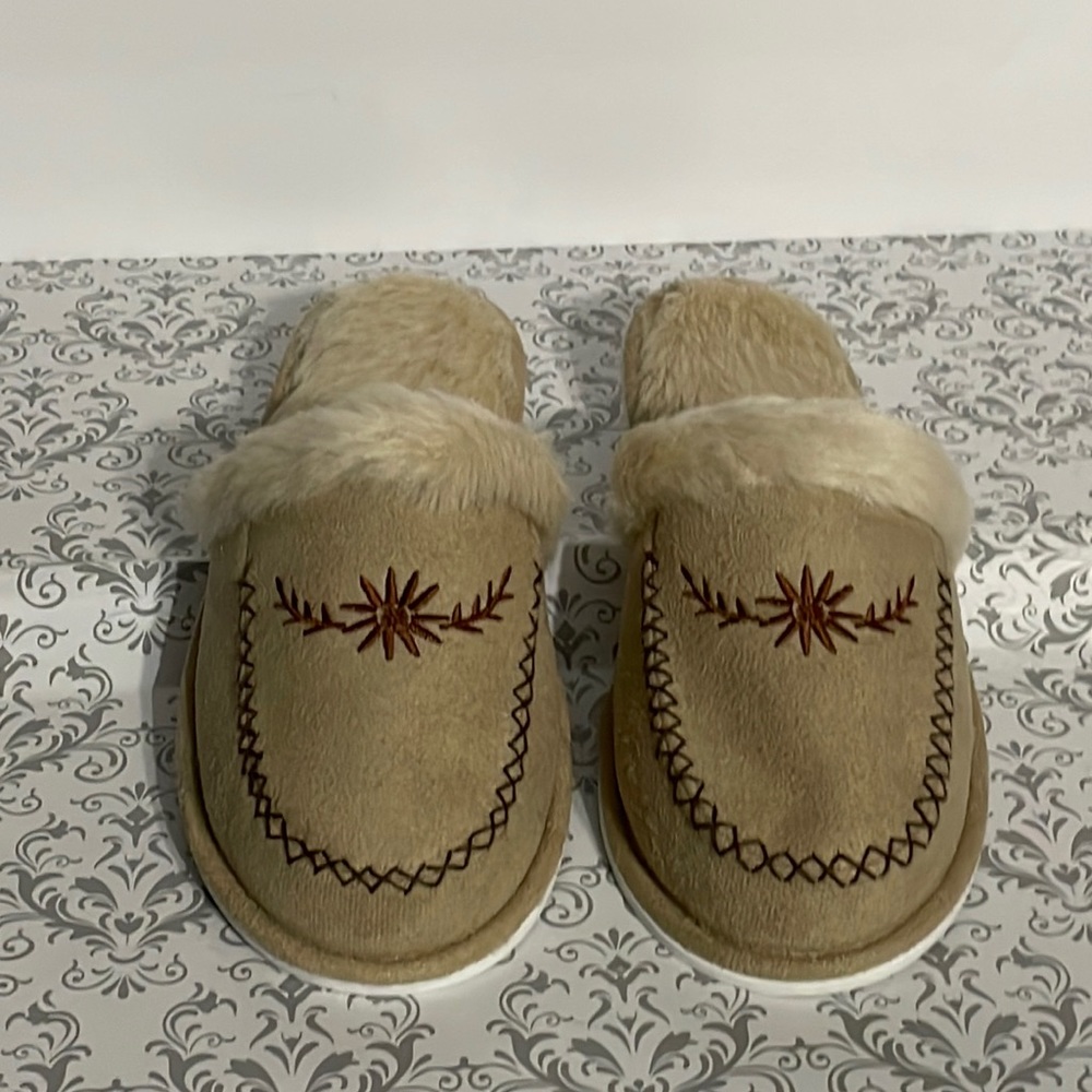 No brand, embroidered, faux suede slippers.